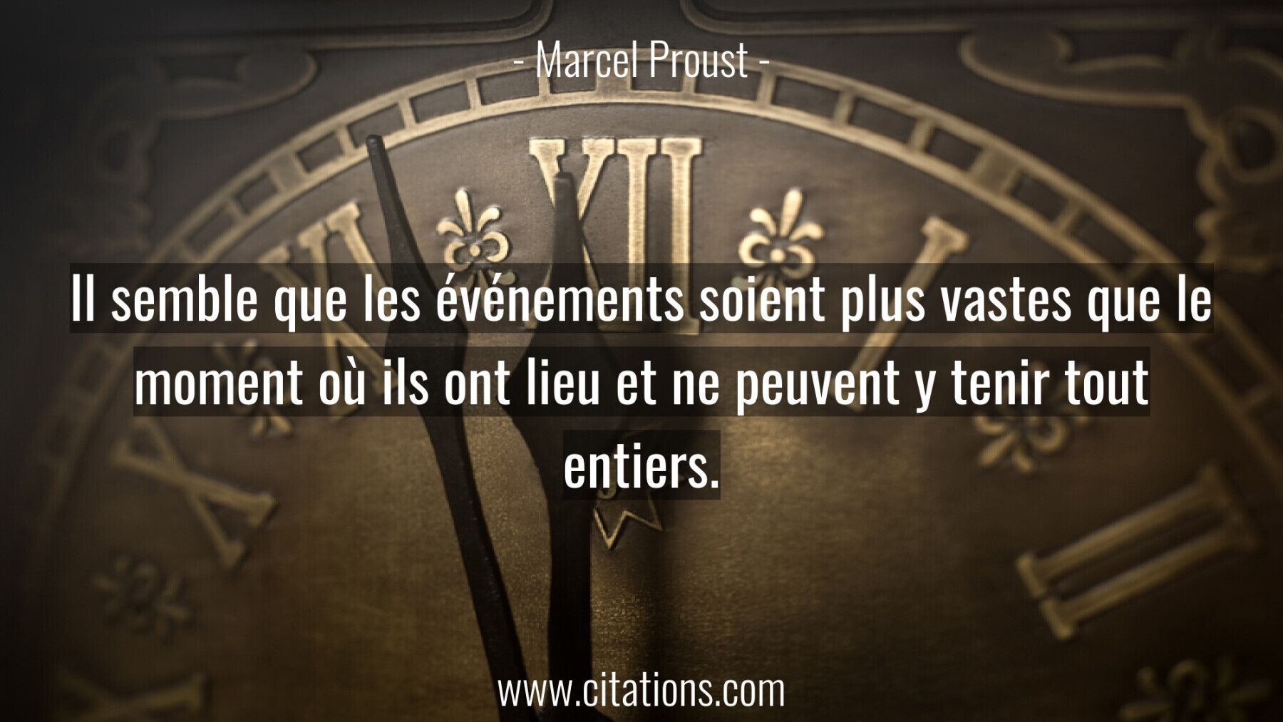 Il semble que les événements soient plus vastes que le moment où ils ont lieu et ne peuvent y tenir tout entiers.