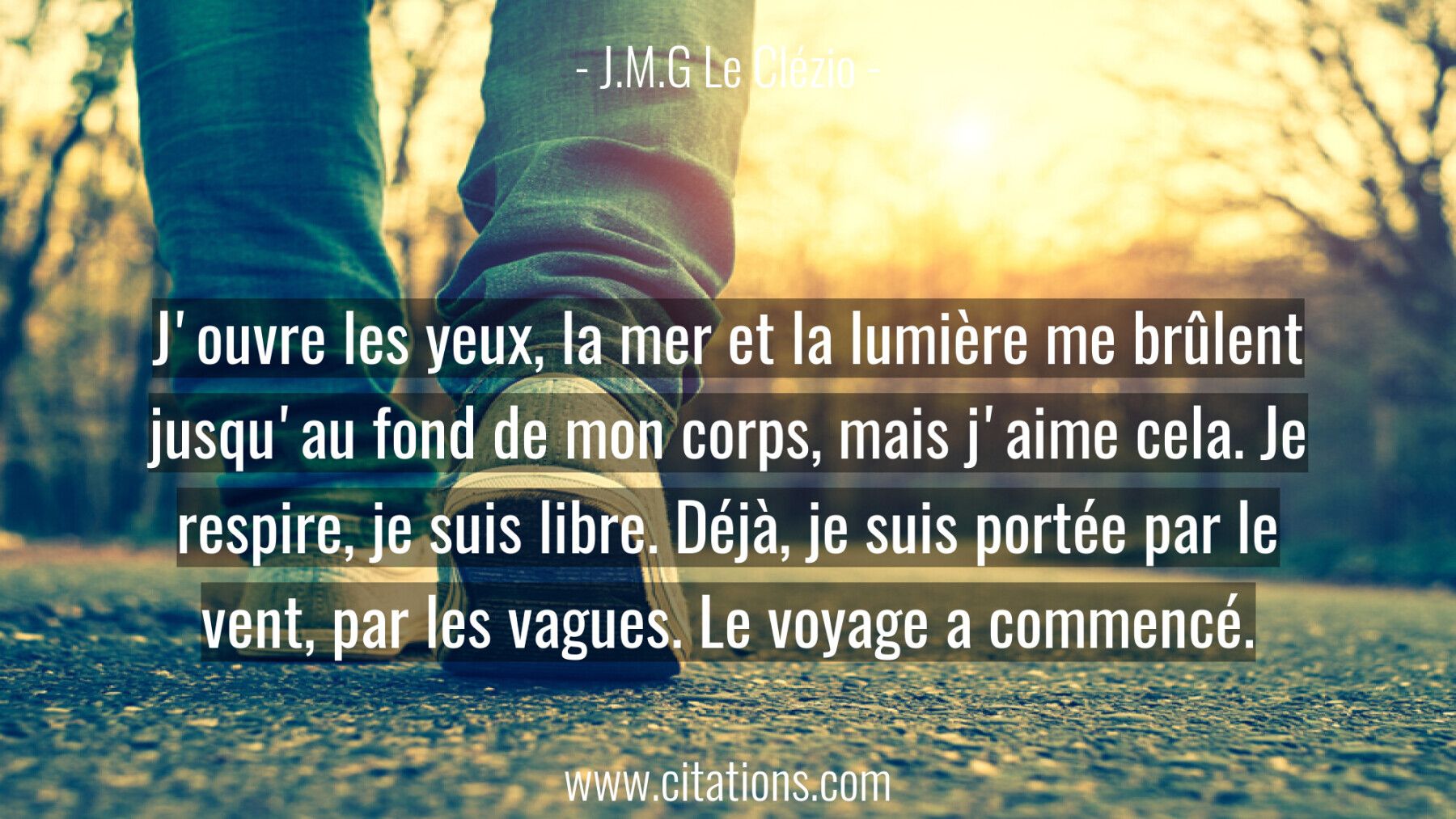 J'ouvre les yeux, la mer et la lumière me brûlent
