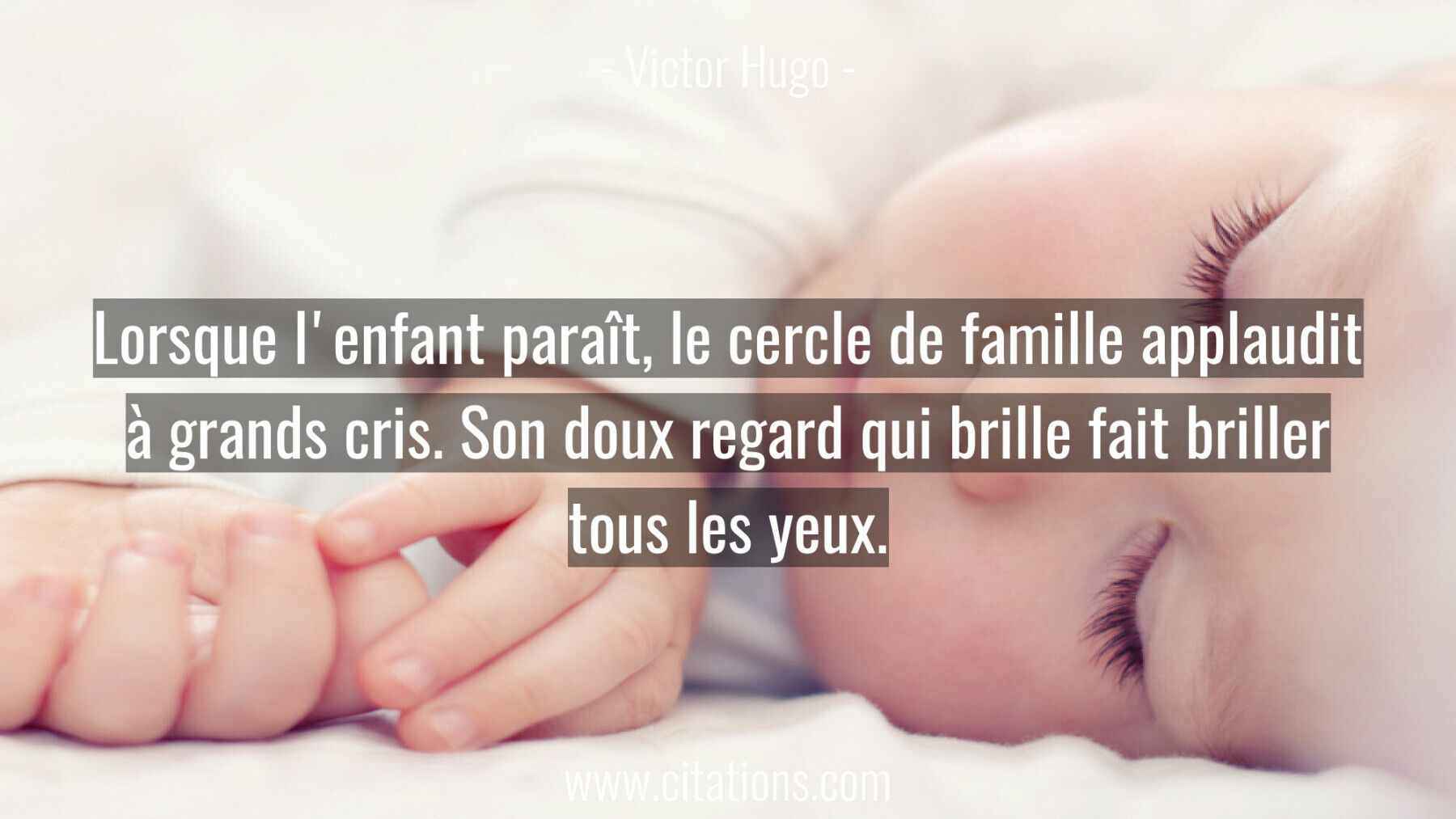 Lorsque l'enfant paraît, le cercle de famille applaudit à grands