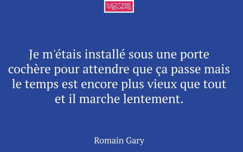 Je m'étais installé sous une porte cochère pour attendre que ça passe mais le temps est encore plus vieux que tout et il marche lentement.