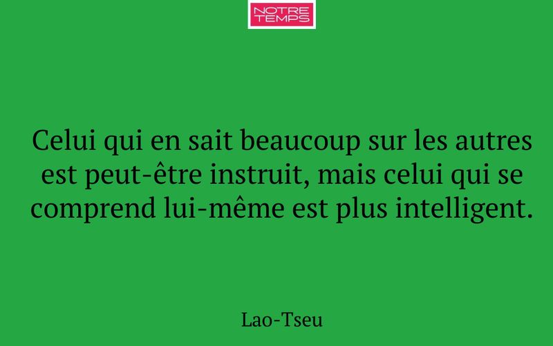 Celui qui en sait beaucoup sur les autres est peut-être instruit, mais celui qui se comprend lui-même est plus intelligent.