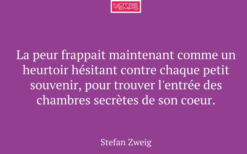 La peur frappait maintenant comme un heurtoir hésitant contre chaque petit souvenir, pour trouver l'entrée des chambres secrètes de son coeur.