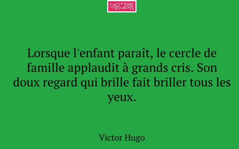 Lorsque l'enfant paraît, le cercle de famille applaudit à grands cris. Son doux regard qui brille fait briller tous les yeux.